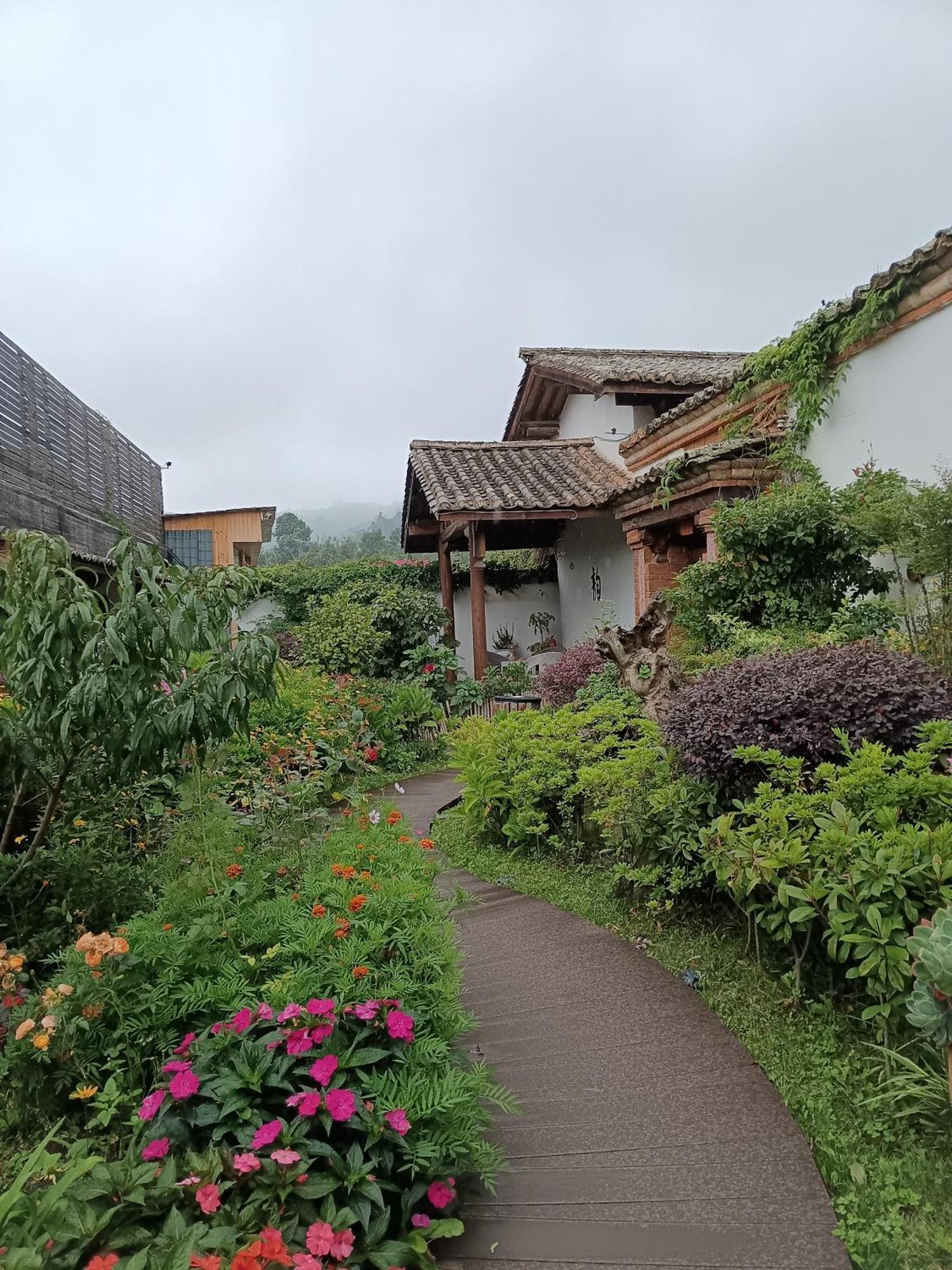 Chunjian Guesthouse คุนหมิง ภายนอก รูปภาพ